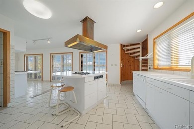 REDUCED AND BACK ON MARKET. 3-story home situated on an island - photo 7
