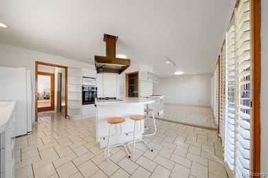 REDUCED AND BACK ON MARKET. 3-story home situated on an island - photo 8