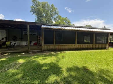 Located on beautiful Lake Saint John, this immaculate 4 bedroom - photo 2