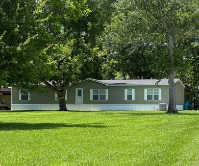 Located on beautiful Lake Saint John, this immaculate 4 bedroom - photo 3