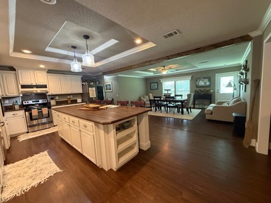 Located on beautiful Lake Saint John, this immaculate 4 bedroom - photo 9
