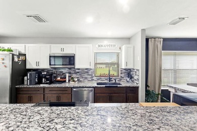 Beautifully renovated 2-bedroom, 2-bath end unit offering - photo 7