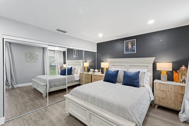 Beautifully renovated 2-bedroom, 2-bath end unit offering - photo 10