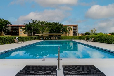 Completely renovated and move-in ready, this stunning villa - photo 33