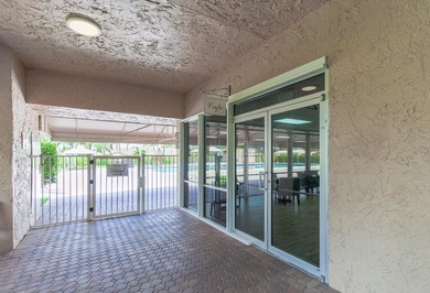 Completely renovated and move-in ready, this stunning villa - photo 37