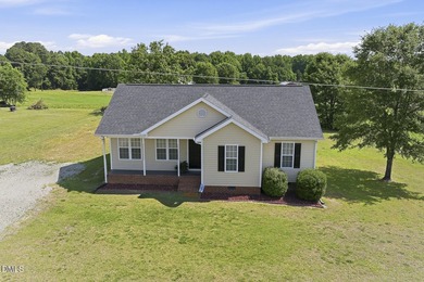 Enjoy the serenity of the country, and NO HOA!!! This charming 3 - photo 4