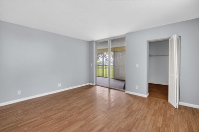 Welcome to this beautifully maintained 2-bedroom, 2-bathroom - photo 13