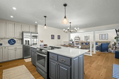 Waterfront living at its best! This newly renovated one-story - photo 15