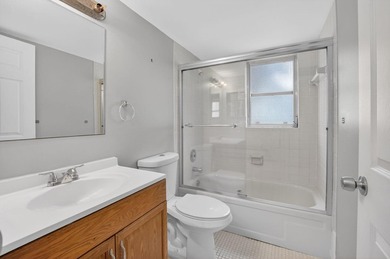 Welcome to this beautifully maintained 2-bedroom, 2-bathroom - photo 19