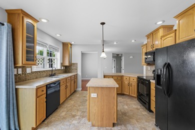 GORGEOUS MOUNTAIN VIEWS AND MOSTLY ONE LEVEL LIVING! Handicap