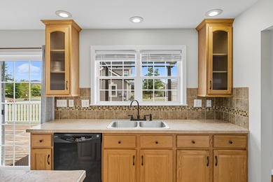 GORGEOUS MOUNTAIN VIEWS AND MOSTLY ONE LEVEL LIVING! Handicap