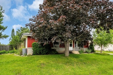 This 3 bedroom ranch checks all the boxes: single-level living - photo 3