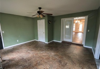 Don't miss out on this fabulous opportunity! Estate-style - photo 11