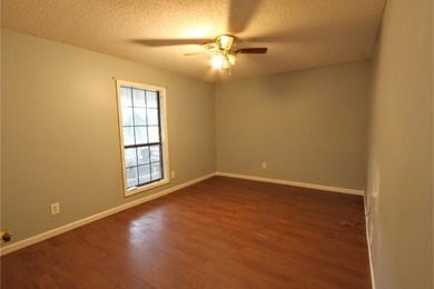 Don't miss out on this fabulous opportunity! Estate-style - photo 13