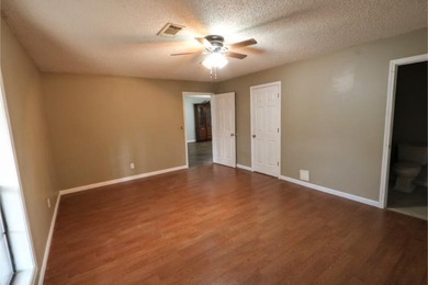 Don't miss out on this fabulous opportunity! Estate-style - photo 17