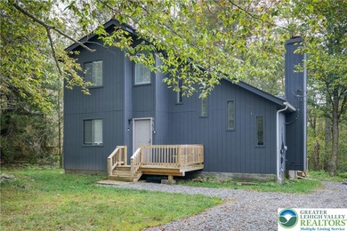 Dresser Lake Home For Sale in Coolbaugh Twp Pennsylvania