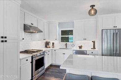 Welcome to lakefront living at its finest! This beautifully - photo 13