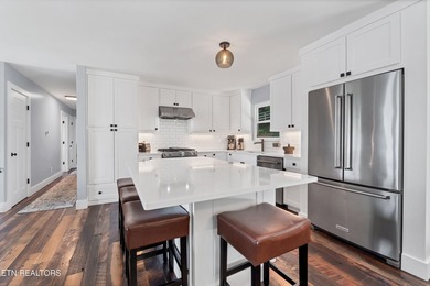 Welcome to lakefront living at its finest! This beautifully - photo 15