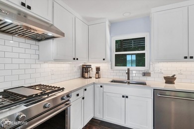 Welcome to lakefront living at its finest! This beautifully - photo 16
