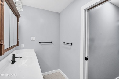 Welcome to lakefront living at its finest! This beautifully - photo 27