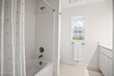 Built in 2021 by renowned local builder Allen Patterson, this - photo 29