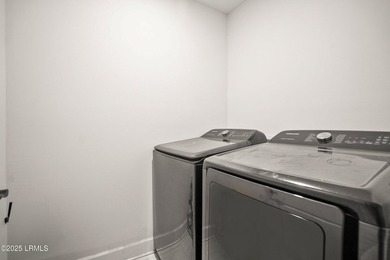 Built in 2021 by renowned local builder Allen Patterson, this - photo 33