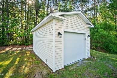 Built in 2021 by renowned local builder Allen Patterson, this - photo 36