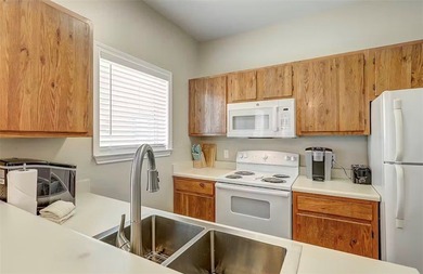 Fully furnished and turnkey 1-bedroom, 1-bath condo on desirable - photo 7