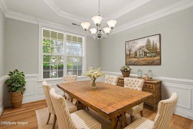 Beautiful brick ranch with custom moldings, tray ceilings, and a - photo 4