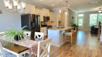 Gorgeously upgraded 3-bedroom townhome offering the perfect - photo 4