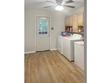 Charming 3-Bedroom, 2-Bath Home in Cape Royale on Lake - photo 11