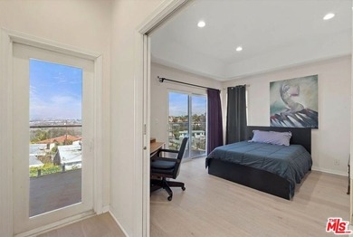 Welcome to this stunning 4,600-square-foot single-family home - photo 19