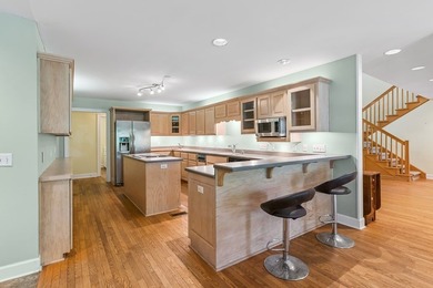 Character and coastal charm come together in this beautiful 3 - photo 20