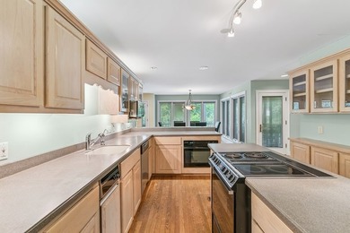 Character and coastal charm come together in this beautiful 3 - photo 22