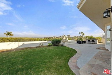 Welcome to this stunning 4,600-square-foot single-family home - photo 25
