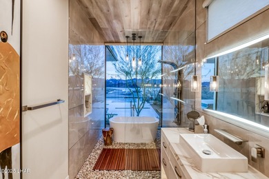 Excellent craftsmanship and breathtaking views await you at this - photo 35
