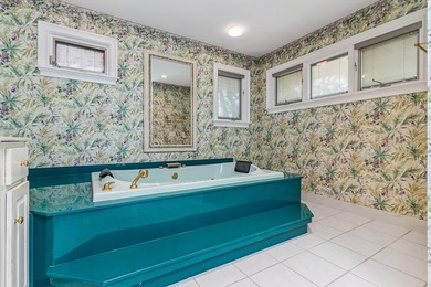 Character and coastal charm come together in this beautiful 3 - photo 37