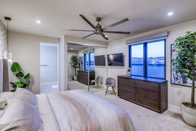Excellent craftsmanship and breathtaking views await you at this - photo 38