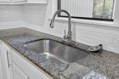 Ready to move in and nothing to do. This roomy three bedroom 2 - photo 12