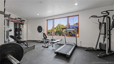 Welcome to a one-of-a-kind luxury estate in a gated Osage Beach - photo 20