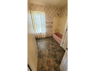 Home with great location. 4 bedrooms 2 baths, Balcony, Nice - photo 21