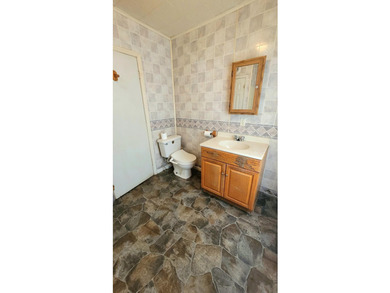 Home with great location. 4 bedrooms 2 baths, Balcony, Nice - photo 22