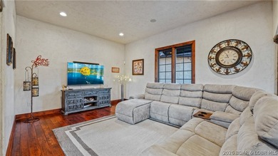Welcome to a one-of-a-kind luxury estate in a gated Osage Beach - photo 33