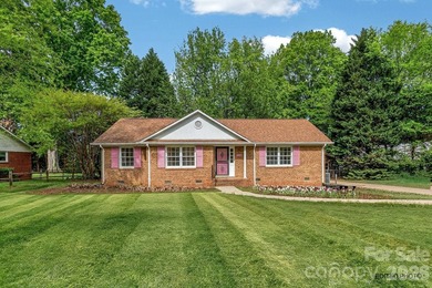 Three bedroom, two full bath home in Davidson, NC. Convenient - photo 2