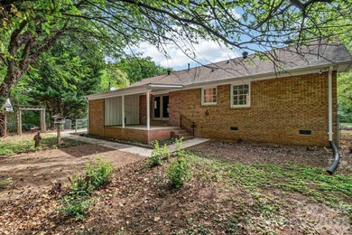 Three bedroom, two full bath home in Davidson, NC. Convenient - photo 3