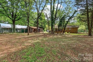 Three bedroom, two full bath home in Davidson, NC. Convenient - photo 4