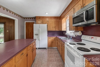 Three bedroom, two full bath home in Davidson, NC. Convenient - photo 9