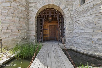 2 magnificent, medieval-style castles are now on the market - photo 11