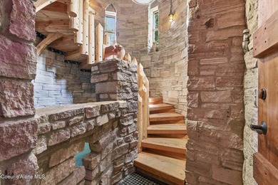 2 magnificent, medieval-style castles are now on the market - photo 13