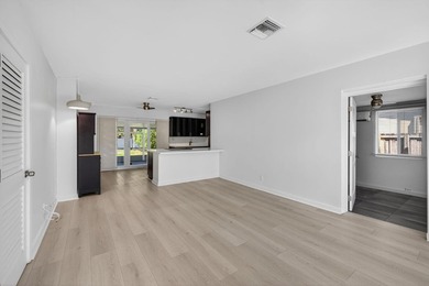 Remodeled 3/3 in the heart of Fat Village & Sears Town - photo 16